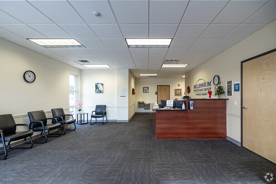 More Photos Of 13774 Plantation Rd, Fort Myers Medical For Lease