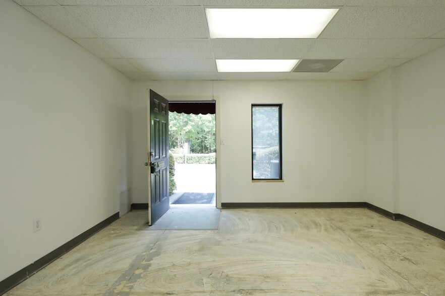 More Photos Of 4122 B Bennett Memorial Rd, Durham Flex For Lease