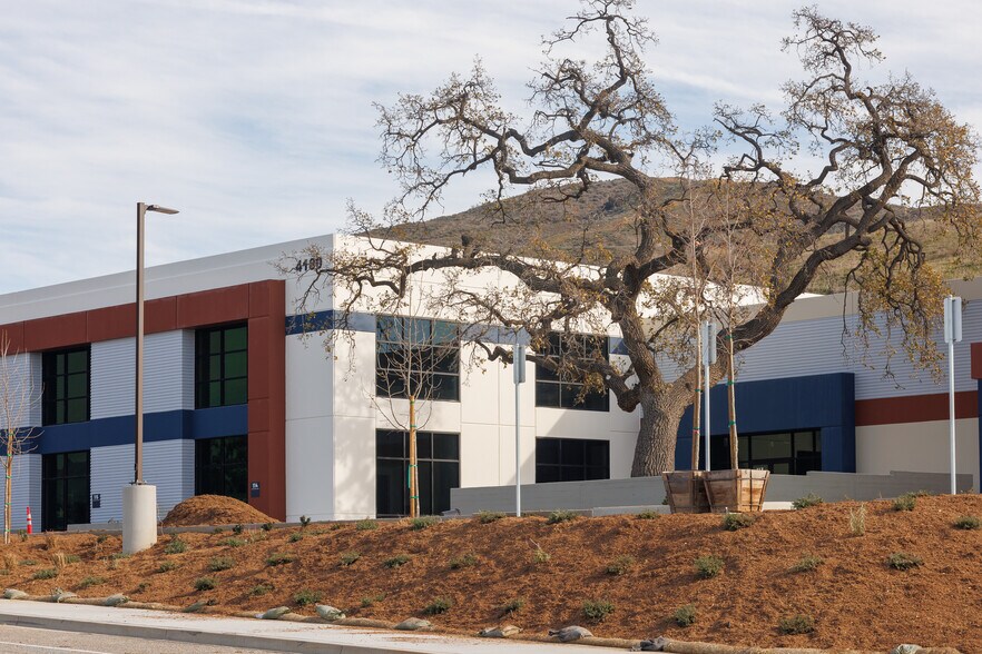 More Photos Of 4180 Guardian St, Simi Valley Warehouse For Lease