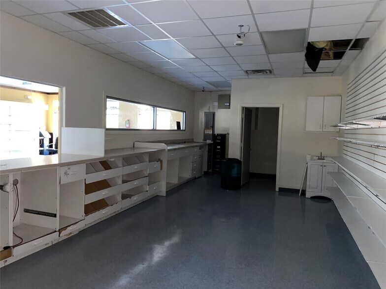 More Photos Of 820 N Zang Blvd, Dallas Medical For Lease