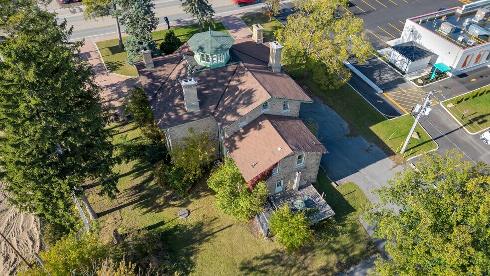 More Photos Of 389 King St E, Gananoque Office For Sale