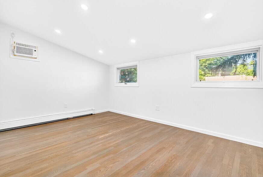 More Photos Of 153 Route 9W, Haverstraw Veterinarian Kennel For Sale