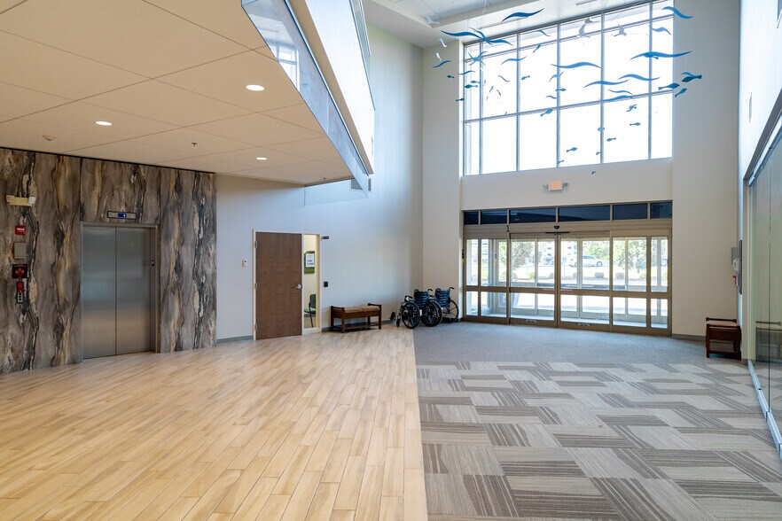 More Photos Of 110105 Pioneer Trl, Chaska Medical For Lease