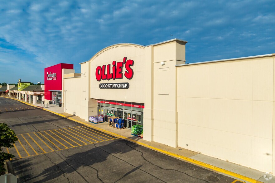 Primary Photo Of 960 S Barrington Rd, Streamwood General Retail For Sale