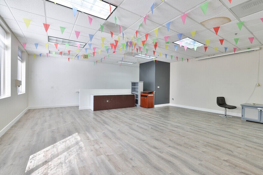 More Photos Of 1925-1949 Concourse Dr, San Jose Light Distribution For Sale