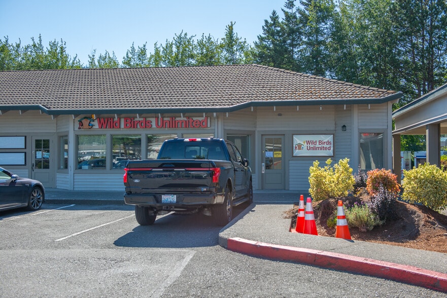 More Photos Of 1420 NW Gilman Blvd, Issaquah General Retail For Lease
