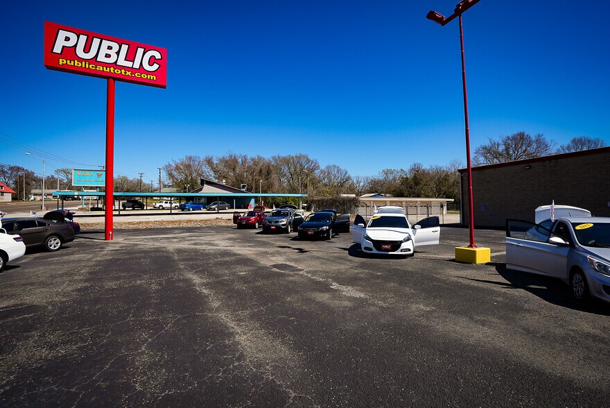 More Photos Of 910 W Palestine Ave, Palestine Auto Dealership For Sale