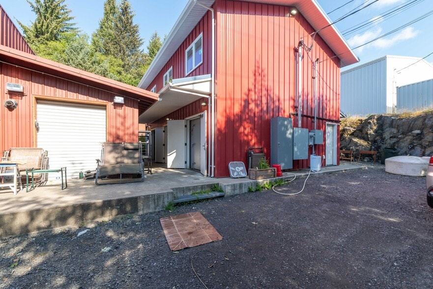 More Photos Of 7196/7198/7204 North Tongass Hwy, Ketchikan General Retail For Sale