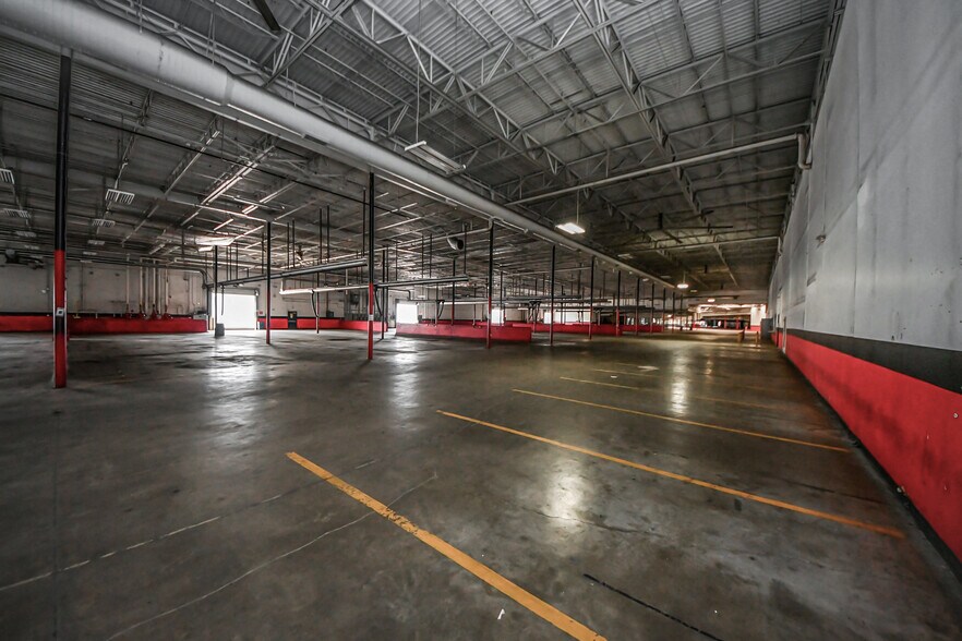 More Photos Of 12002 Southwest Fwy, Meadows Place Freestanding For Lease