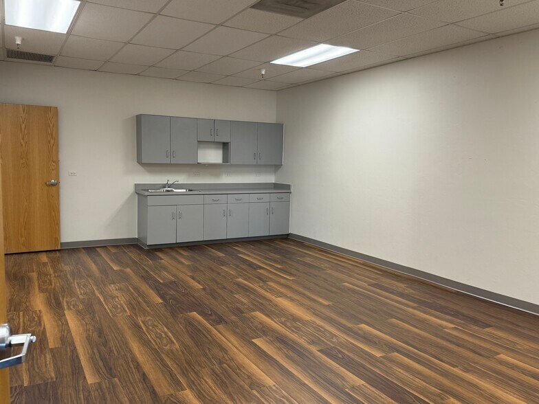 More Photos Of 3594 E Lincoln St, Tucson Truck Terminal For Lease