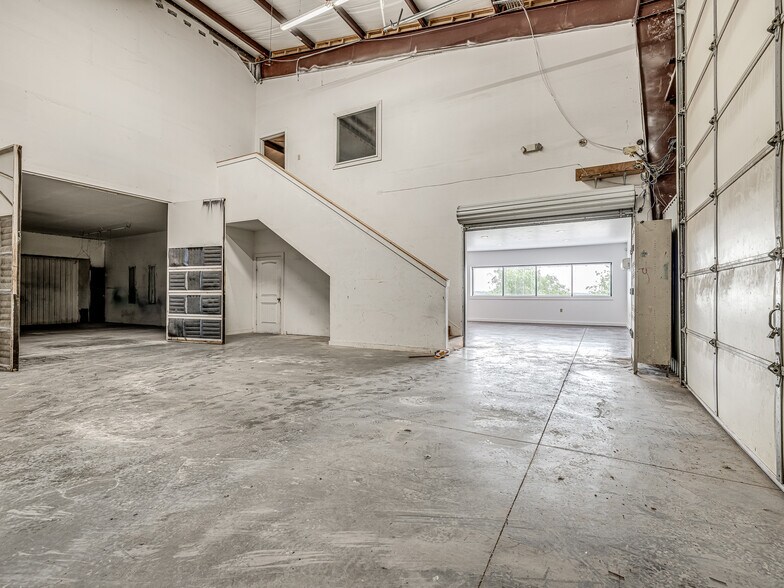 More Photos Of 6355 Boucher Dr, Edmond Showroom For Lease