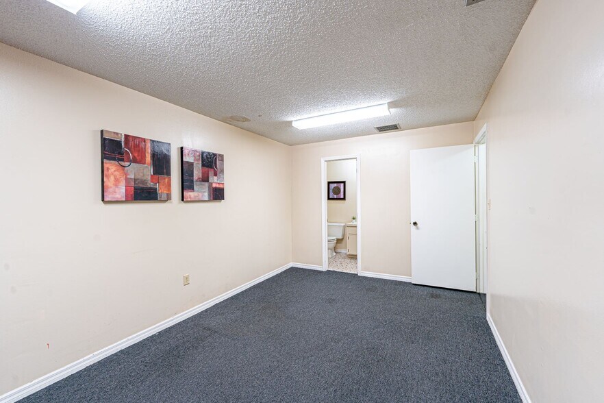 More Photos Of 10245 E Colonial Dr, Orlando Medical For Lease