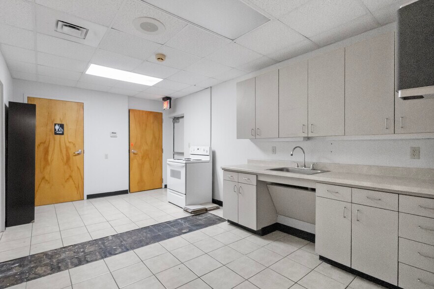 More Photos Of 421 S Beckham Ave, Tyler Medical For Sale