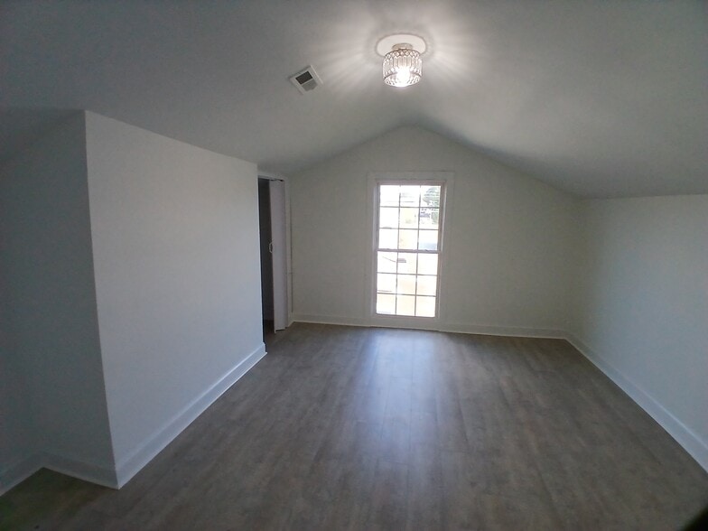 More Photos Of 119 W Main St, Youngsville Freestanding For Lease