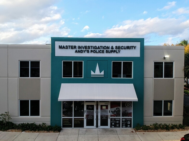 More Photos Of 14000-14046 NW 82nd Ave, Miami Lakes Light Distribution For Lease
