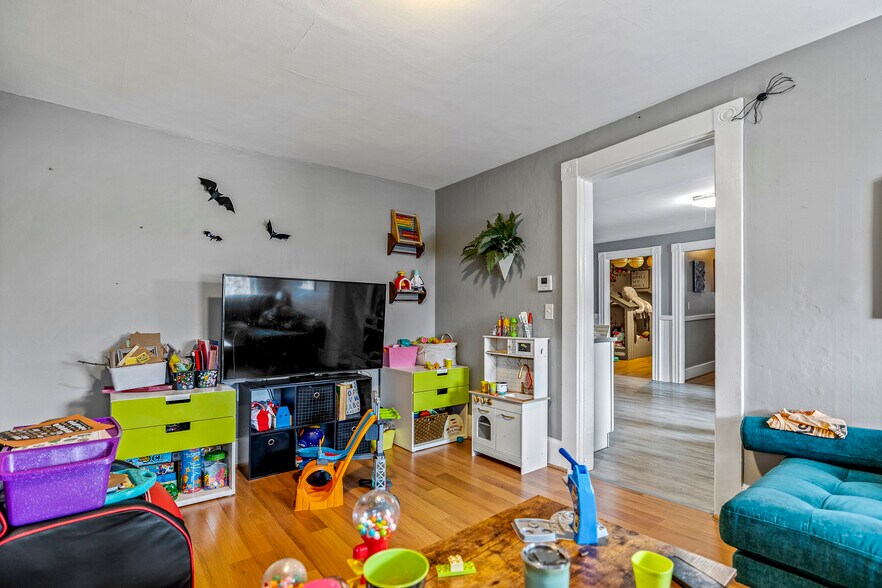 More Photos Of 455 Main St, South Berwick Apartments For Sale