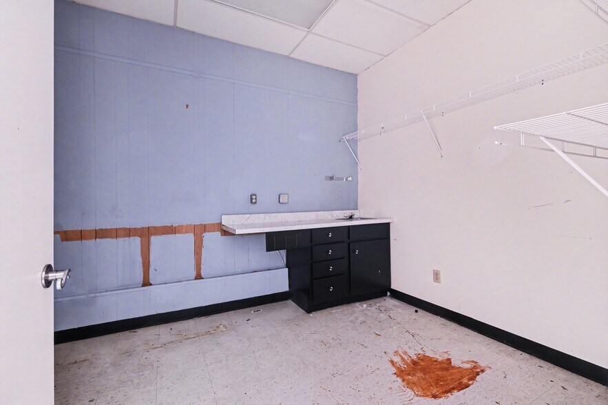 More Photos Of 136 W Virginia Ave, Bessemer City Storefront Retail Office For Sale