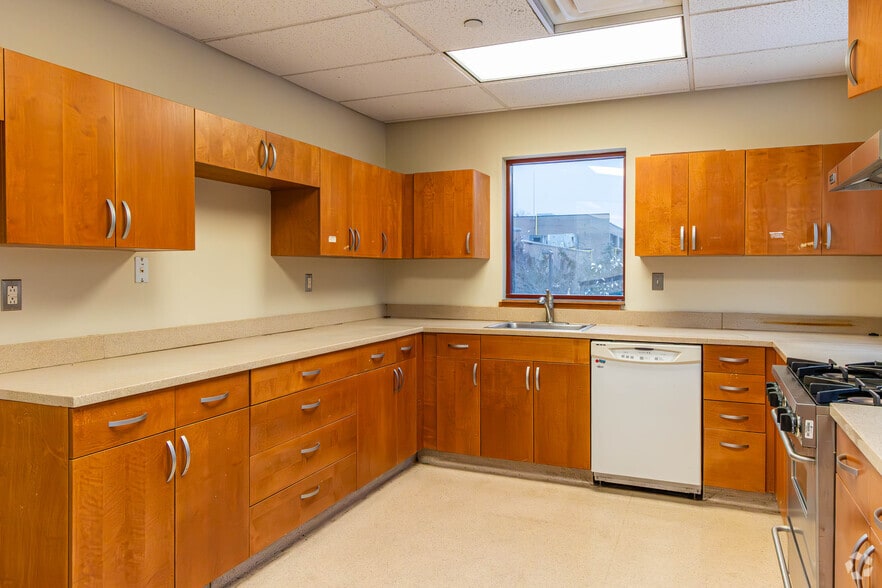 More Photos Of 197 Hance Ave, Tinton Falls Medical For Sale