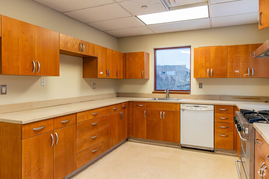 More Photos Of 197 Hance Ave, Tinton Falls Office For Sale