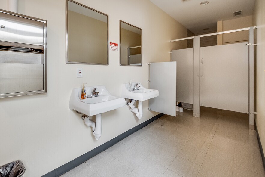 More Photos Of 4295 Brogdon Exchange, Suwanee Warehouse For Sale