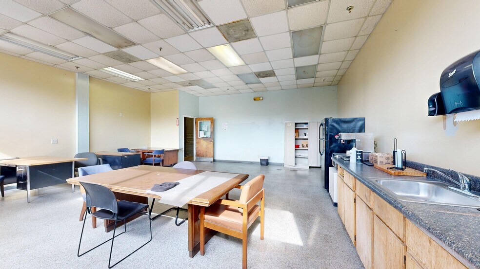 More Photos Of 1333 Belfast Ave, Columbus Warehouse For Sale