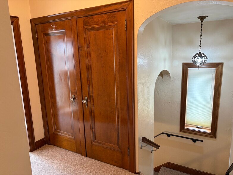 More Photos Of 1031 Columbus Ave, Sandusky Flex For Sale