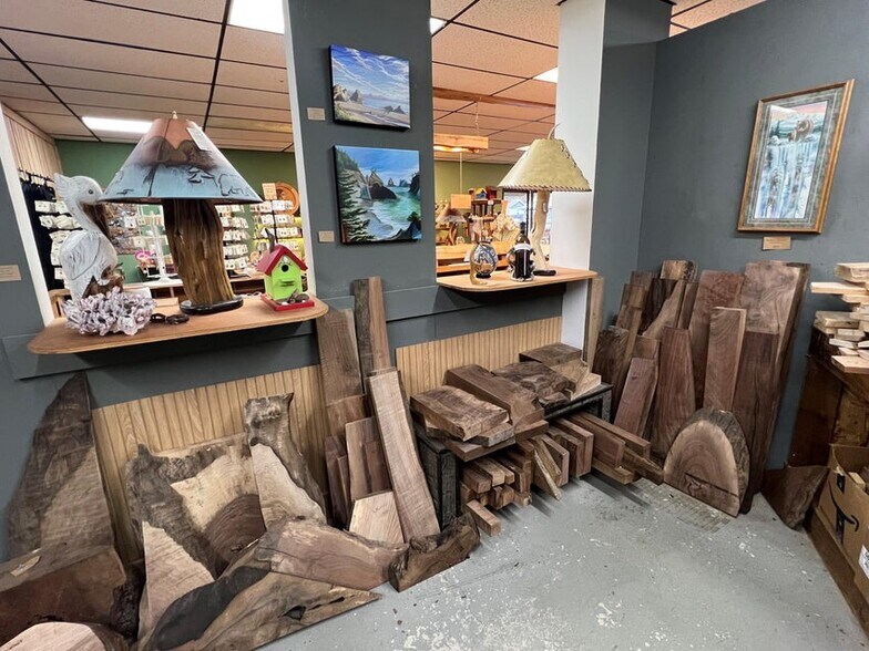 More Photos Of 903 Garibaldi Ave, Garibaldi Freestanding For Sale