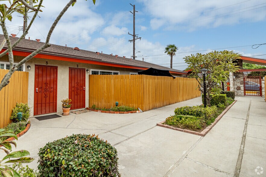 More Photos Of 6851 Dale St, Buena Park Apartments For Sale