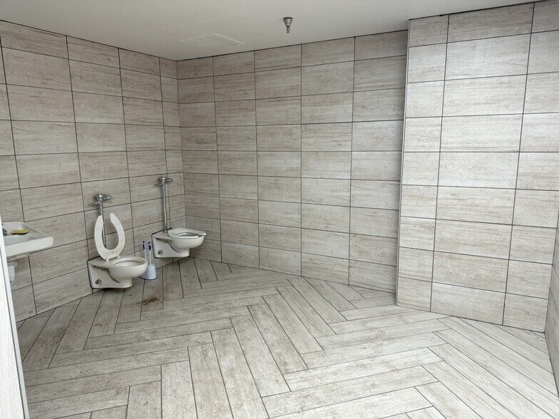 More Photos Of 105 Flessner Ave, Rantoul Warehouse For Lease