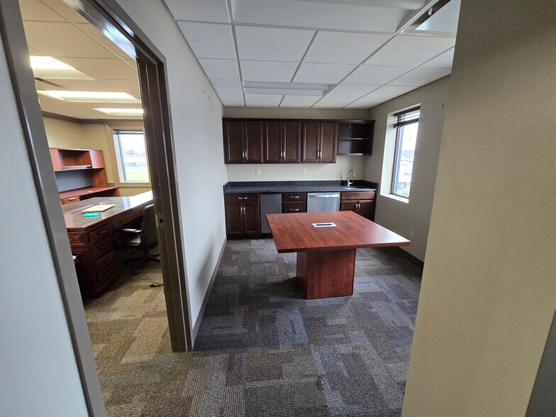 More Photos Of 2807 Sable Mill Rd, Jeffersonville Distribution For Lease