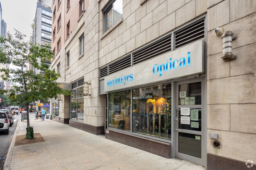 More Photos Of 200 W 24th St, New York Apartments For Lease