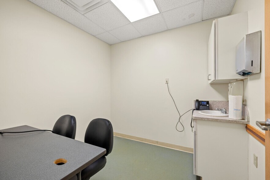 More Photos Of 1637 Mineral Spring Ave, North Providence Medical For Lease