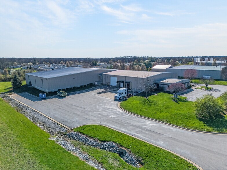 More Photos Of 1019 Mt. Vernon Rd, Shelbyville Warehouse For Lease