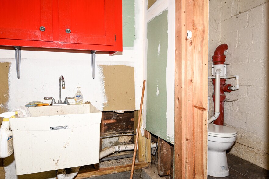 More Photos Of 56-A & B Shore Rd, Glenwood Landing Apartments For Sale