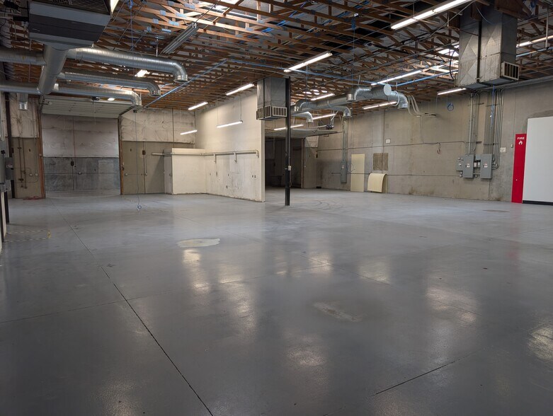 More Photos Of 649 W 9400 S, Sandy Warehouse For Lease