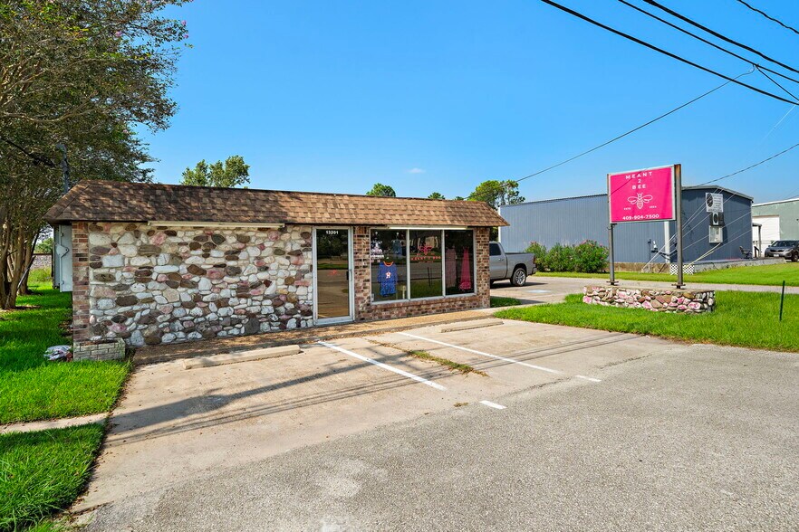 More Photos Of 13201 Highway 6, Santa Fe Office For Sale