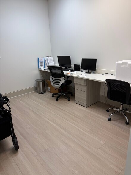 More Photos Of 10475 Medlock Bridge Rd, Johns Creek Medical For Lease