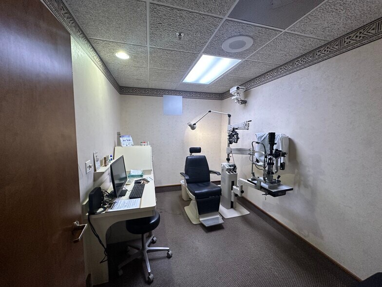 More Photos Of 640 S Lake St, Leesburg Medical For Lease