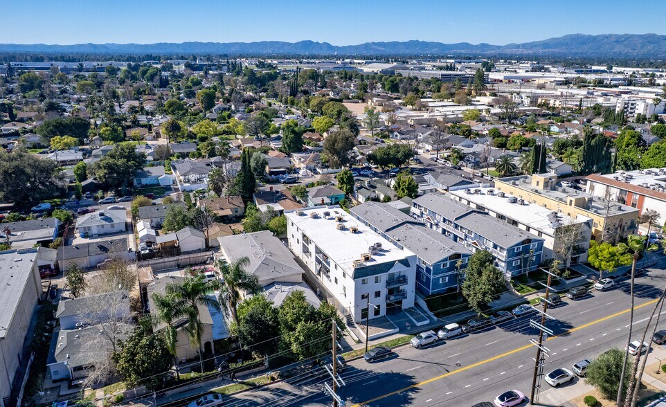 More Photos Of 7437 Haskell Ave, Van Nuys Apartments For Sale