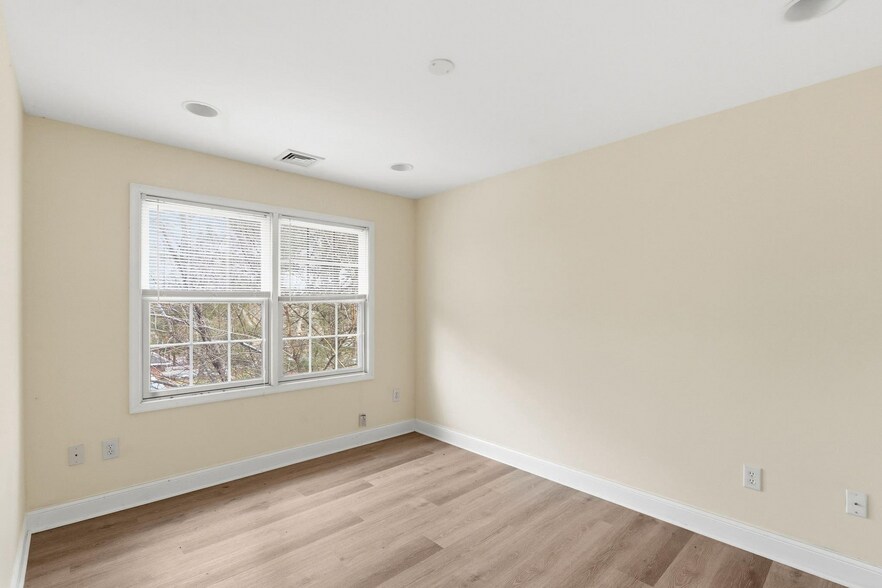 More Photos Of 2090 Blue Bell Rd, Williamstown Flex For Sale