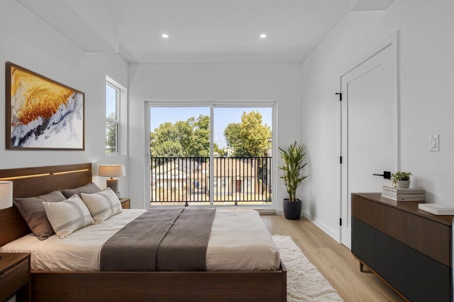 More Photos Of 10826 Hesby St, North Hollywood Apartments For Sale