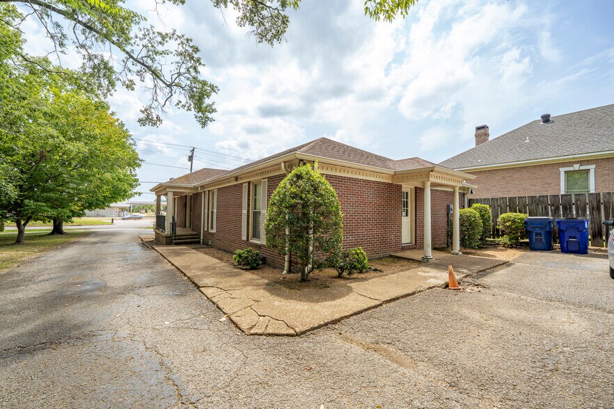 More Photos Of 40 W Main St, Savannah Office For Sale