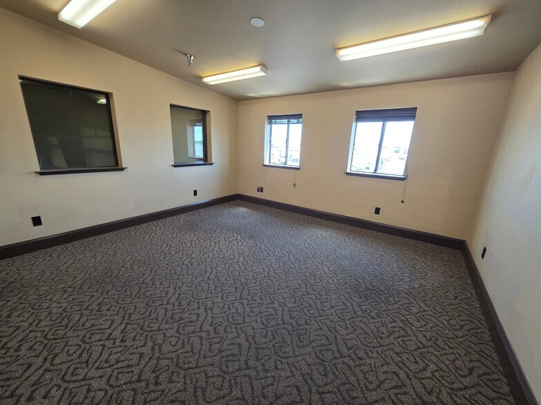 More Photos Of 13290 Contractors Dr, Chico Manufacturing For Lease