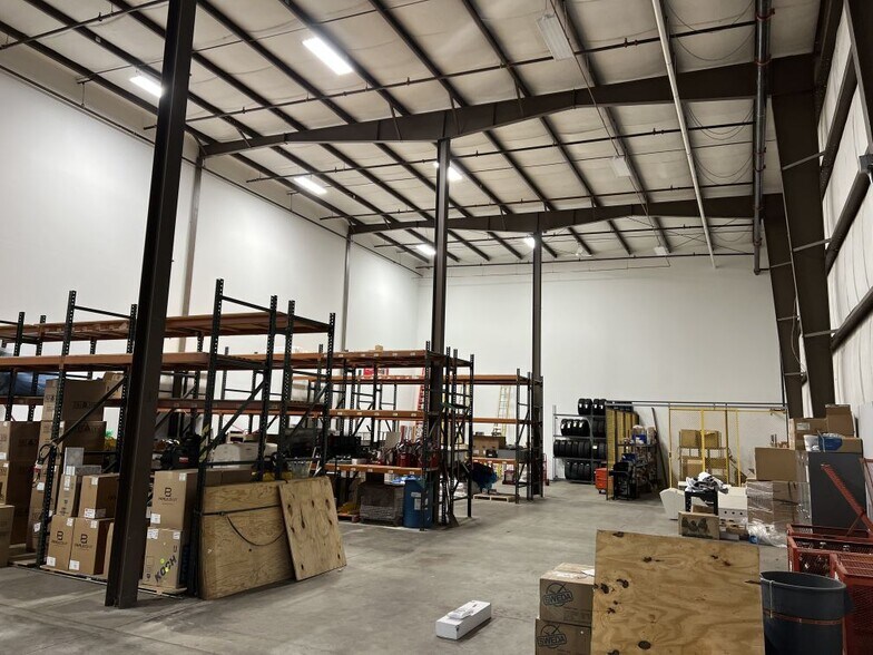 More Photos Of 299 Industrial Park Rd, Middletown Warehouse For Lease
