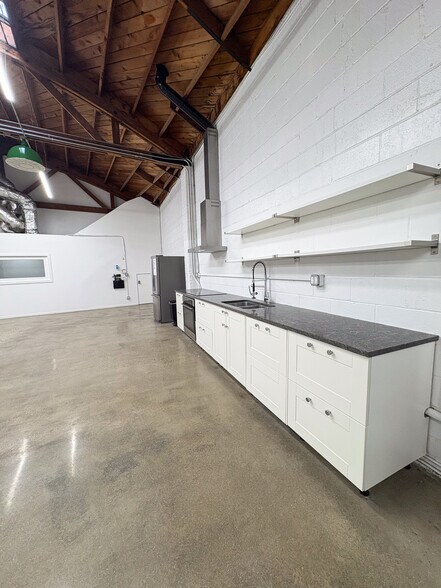 More Photos Of 6819 West Blvd, Inglewood Loft Creative Space For Lease