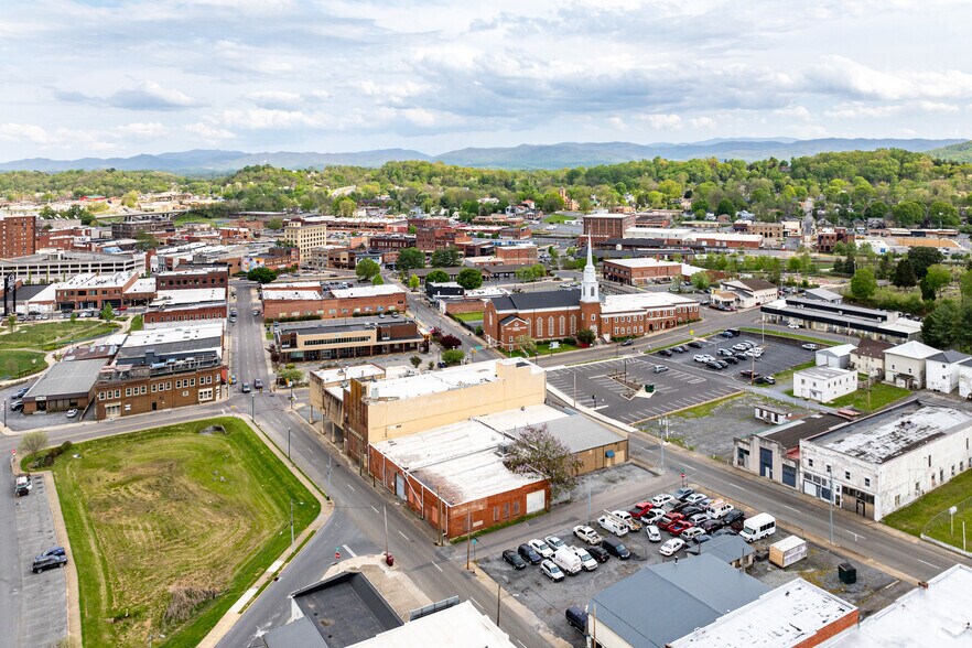 More Photos Of 204-208 W Main St, Johnson City Light Manufacturing For Sale