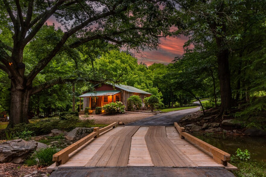 More Photos Of 565 Owens Gin Rd NE, Calhoun Lodge Meeting Hall For Sale