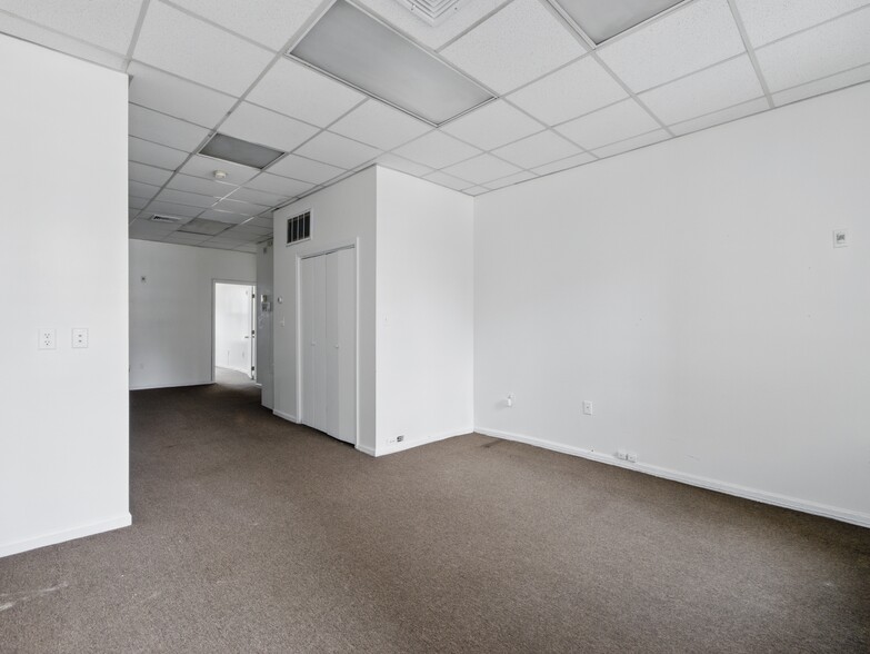 More Photos Of 16 Green St, Newark Office For Lease