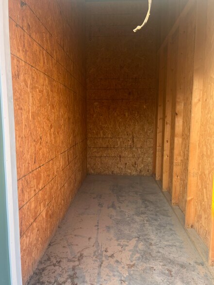 More Photos Of 413 415 417 419 Hackberry St, Paoli General Retail For Sale