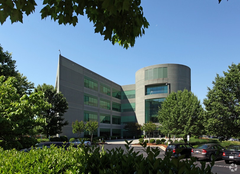 More Photos Of 714 Green Valley Rd, Greensboro Office For Sale